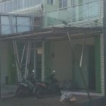 Tampak depan bangunan tempat usaha Soala Gogo Tante Jesica di Desa Pasanggrahan, Kecamatan Solear, Tangerang, yang diduga menjadi lokasi praktik rentenir berkedok agen BRILink.