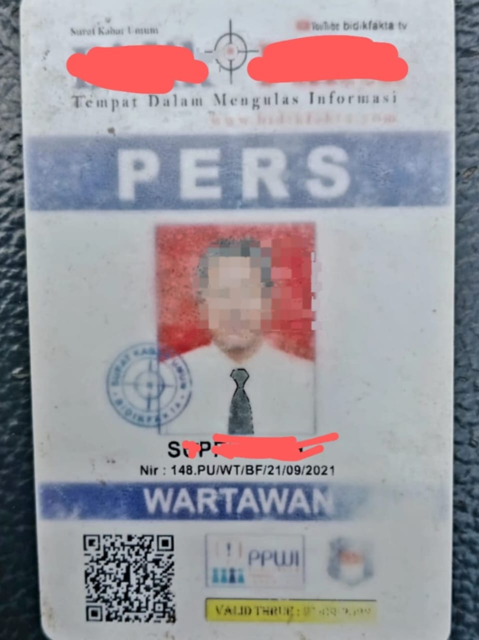 ID card pers milik oknum SP yang digunakan untuk memback-up proyek Dispora Bekasi.
