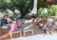 Sesi makan bersama tim sebagai simbol kebersamaan dan sinergi dalam langkah awal perusahaan.
