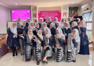 Pengurus dan anggota Ikatan Bidan Indonesia (IBI) Ranting Kecamatan Kronjo foto bersama usai Musyawarah Ranting ke-4 di Aula Sekretariat IBI Cabang Kabupaten Tangerang, Minggu (10/8/2025).