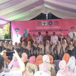 Tim penilai dan kader kesehatan Desa Karang Tengah Kecamatan Pagedangan berfoto bersama seusai penilaian Lomba Revitalisasi Gerakan Sayang Ibu Tingkat Kabupaten Tangerang 2025 di Balai Desa Karang Tengah.