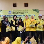 HUT Golkar ke-61, Adde Rosi Bagi Ribuan Sembako ke Warga Lebak