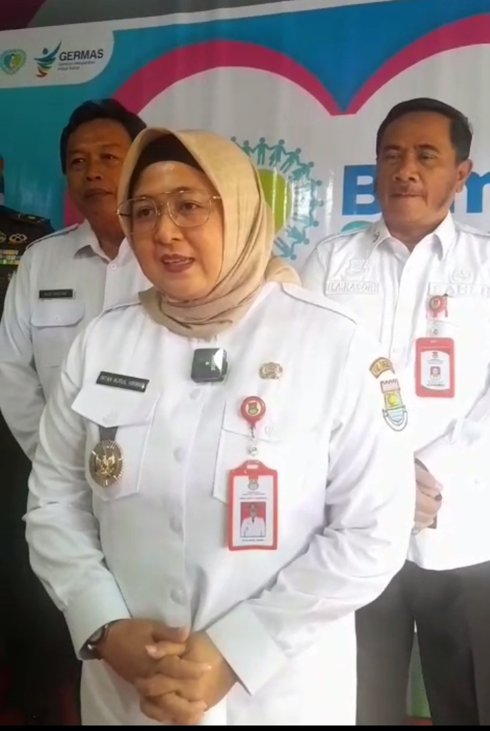 Wakil Bupati Tangerang, Intan Nurul Hikmah, memberikan keterangan usai membuka kegiatan Gerakan Ibu Hamil Sehat dalam rangka peringatan Hari Kesehatan Nasional (HKN) ke-61 di Kabupaten Tangerang, Rabu (12/11/2025). Dok. Baratv/Irawan