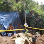 Petugas Satgas PKH Garuda dan TNI menyegel lokasi tambang emas ilegal di kawasan TNGHS, Lebak.