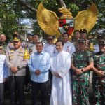 Dandim 0510/Tigaraksa Letkol Inf Yudho Setyono, S.H., bersama Forkopimda Kabupaten Tangerang, TNI–Polri, dan tokoh agama berfoto bersama saat monitoring pengamanan perayaan Natal 2025 di wilayah Kecamatan Pasar Kemis, Kabupaten Tangerang.