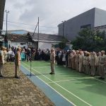 Upacara pelepasan jenazah Lurah Kebon Bawang Drs. Suratno Widodo, M.AP dihadiri Wali Kota Administrasi Jakarta Utara, jajaran ASN, camat, dan lurah se-Jakarta Utara sebelum dimakamkan di TPU Rawa Terate, Jakarta Timur.