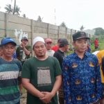 Desa Tanjung Pasir Terendam Banjir, Kades dan Wakil Bupati Serahkan Bantuan Darurat