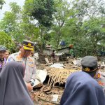 Kunjungan Kapolresta Tangerang menjadi respons cepat kepolisian dalam membantu warga terdampak bencana hidrometeorologi di wilayah Kabupaten Tangerang