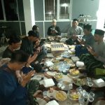 Jamaah mengikuti manakiban Syekh Abdul Qodir Al Jaelani di Cluster Barata Residence, Sepatan.