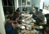 Jamaah mengikuti manakiban Syekh Abdul Qodir Al Jaelani di Cluster Barata Residence, Sepatan.