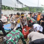 Polres Metro Tangerang Kota dan TNI Bersihkan Pasar Babakan Dukung Indonesia Asri