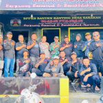 Anggota BPPKB Banten Ranting Desa Sarakan (Macan Pisangan) bersama tokoh masyarakat dan aparat berfoto bersama usai kegiatan pembagian takjil Ramadhan di Desa Sarakan, Kabupaten Tangerang.