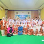 Kegiatan halal bihalal Desa Karang Tengah dihadiri unsur pemerintahan desa, Bhabinkamtibmas, Ketua PPK, dan jajaran staf sebagai momentum mempererat kebersamaan pasca-Lebaran.