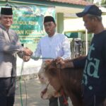Dandim 0510/Tigaraksa Letkol Inf Yudho Setyono, S.H. menyerahkan hewan kurban secara simbolis pada peringatan Idul Adha 1447 H di Makodim 0510/Tigaraksa, Tangerang, Rabu (27/5/2026).