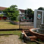 Tampak depan SMKN 5 Kabupaten Tangerang. Pengelolaan Dana BOS Tahun 2025 senilai Rp4.056.480.000 di sekolah tersebut menjadi sorotan publik menyusul besarnya alokasi anggaran pada sejumlah pos kegiatan. (Foto: Baratv.id)