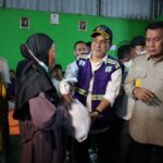 PERUMDAM TKR Salurkan Sambungan Air Gratis untuk Warga Terdampak Kebakaran TPA Jatiwaringin