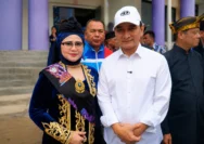 Wabup Banten Dr. H. Achmad Dimyati Natakusumah, S.H., M.H., M.Si., bersama Hj. Aida Hubaedah, S.E., M.M., dalam kegiatan Nyimas Banten Open Tournament II 2026 di Kabupaten Tangerang.
