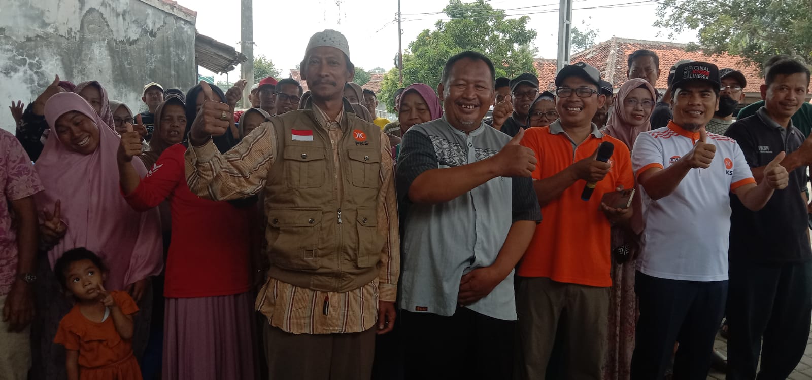 Layanan Pemeriksaan dan Pengobatan Gratis di Kantor DPC PKS Cikuesal Disambut Warga, Sekaligus Menyambut HUT Kabupaten Serang ke-500