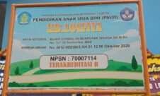Papan identitas PAUD KB Losfita, Desa Kebon Cau, Kabupaten Serang. (Foto: Baratv.id)