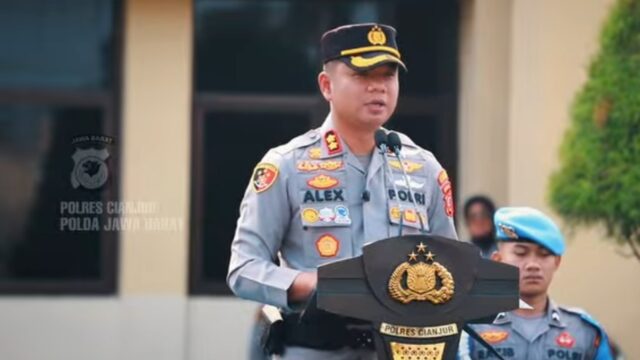 Kapolres Cianjur Beri Penghargaan Personel Berprestasi, Dua Anggota Naik Pangkat