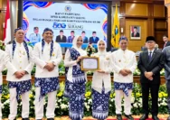 Penghargaan diserahkan langsung oleh Bupati Serang dalam Rapat Paripurna Istimewa DPRD, menjadi dorongan untuk meningkatkan kinerja dan pelayanan publik.