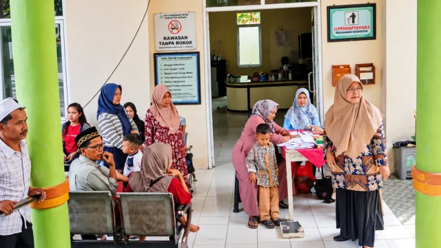 16 Anak dari Keluarga Kurang Mampu Ikuti Khitanan Gratis di Puskesmas Petir